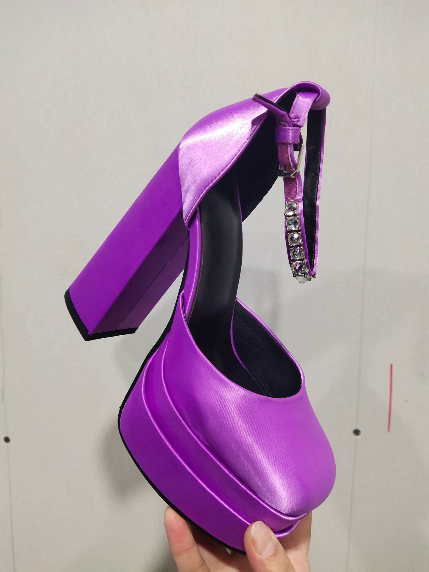 Klasyczne Ortopedyczne Sandały w Ponadczasowym Stylu